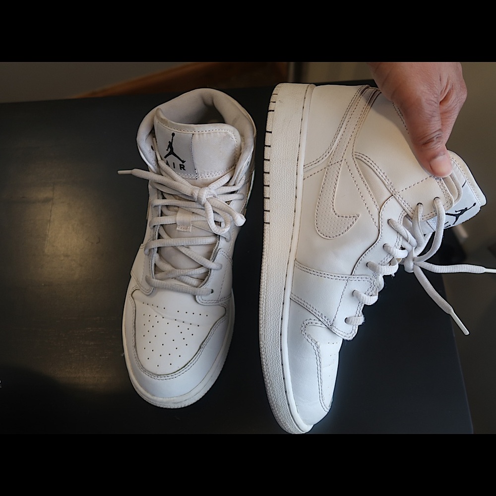 Nike Air Jordan 1 Mid Triple White 2.0